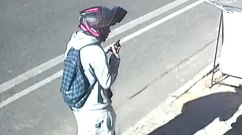 Le robaron la moto en su trabajo y lo llamaron para extorsionarlo mientras daba una nota en vivo