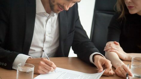 El Fondo de Asistencia Laboral (FAL) es un sistema de ahorro previo obligatorio para el sector privado creado por la Ley 27.802 y reglamentado por el Decreto 408/2026, diseñado para financiar futuras indemnizaciones por despido sin causa, preaviso e integración.
