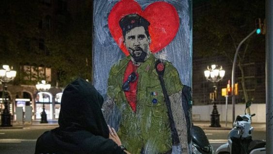 Messi como el ’Che’ Guevara, en la pintura de un artista callejero de Barcelona