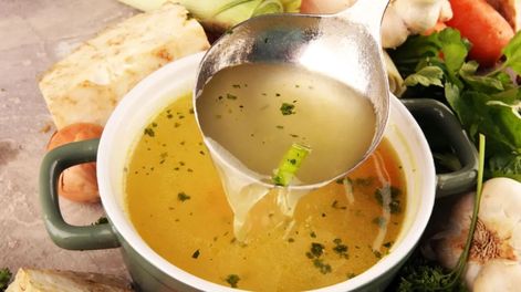 Por qué recomiendan no tirar el agua de la cocción de verduras y para qué sirve