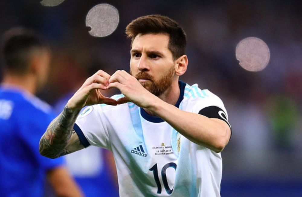 Lionel Messi, campeón del Mundo SUB 20 y campeón Olímpico con la Selección Argentina aún tiene una deuda: levantar la Copa América o la Copa del Mundo con la Selección Mayor.