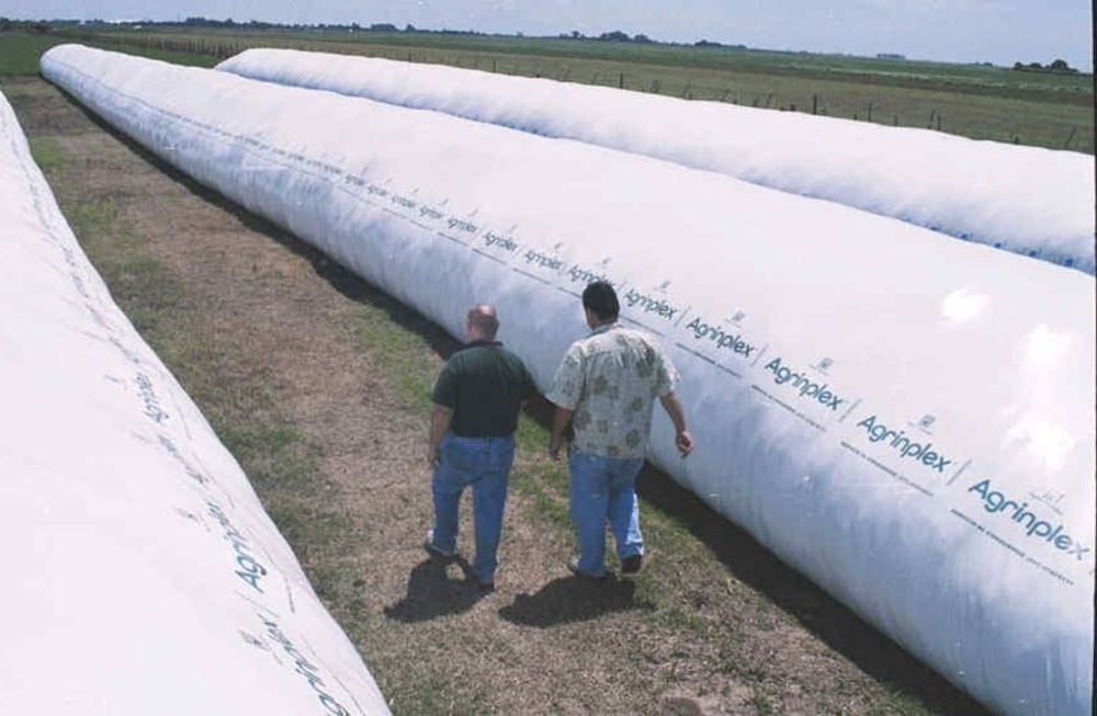 Bolsas. Tienen 60 metros de largo y pueden guardar 200 toneladas de trigo, maíz y soja.