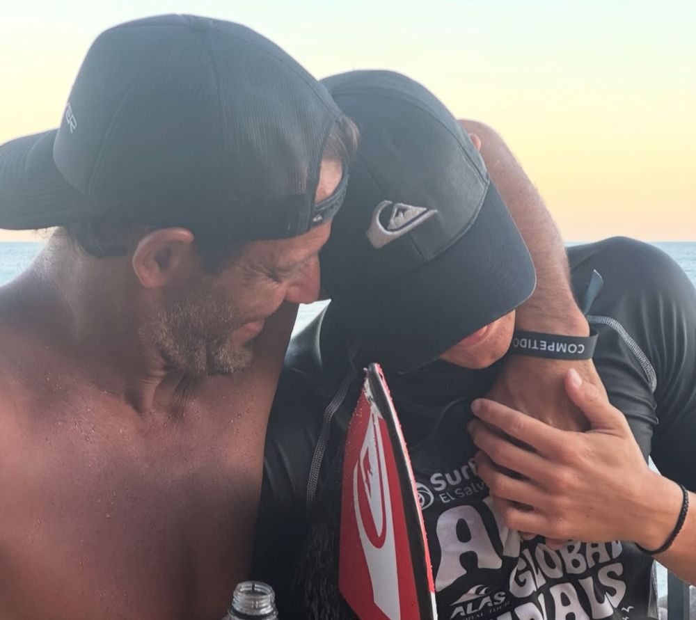 SURF. Con Mart&iacute;n, su padre y coach, adem&aacute;s del m&aacute;s ganador en la historia del pa&iacute;s con seis t&iacute;tulos nacionales..&nbsp;