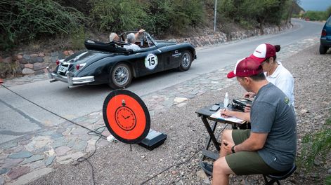 Los Andes | Los privilegiadas máquinas, fabricadas entre 1927 y 1981, recorrieron viñedos, bodegas, caminos rurales y lugares emblemáticos como el Cerro de la Gloria. | Foto: Ignacio Blanco / Los Andes