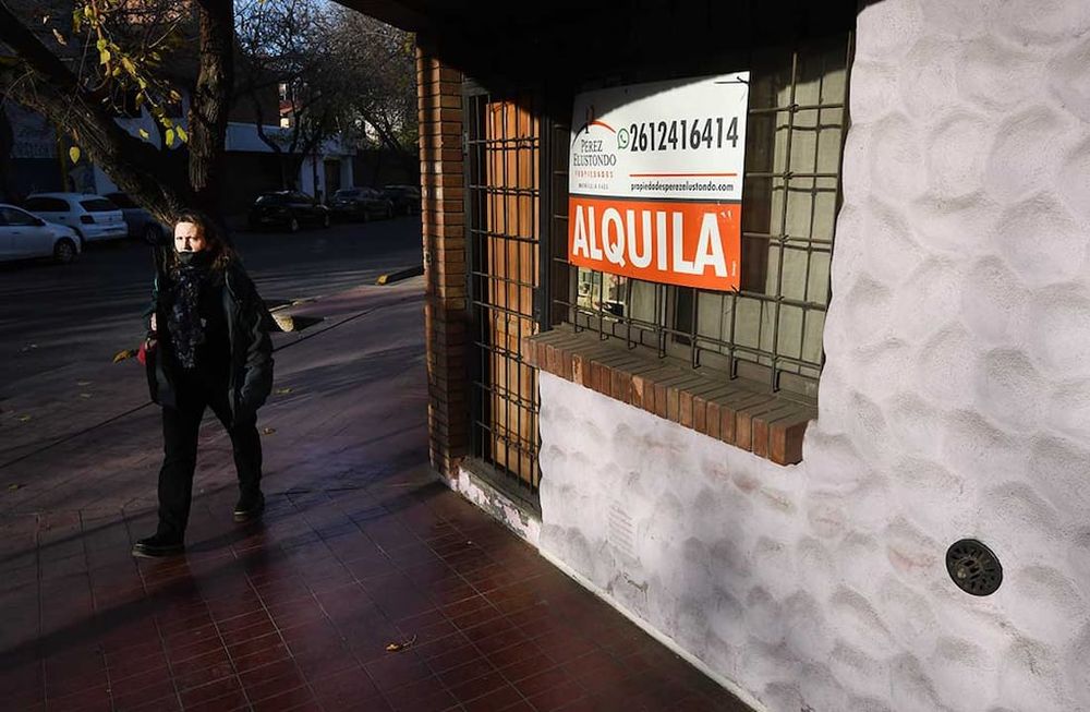 La oferta sigue siendo insuficiente y los valores de renta están lejos de lo que pueden pagar muchas familias. Foto: José Gutierrez / Los Andes