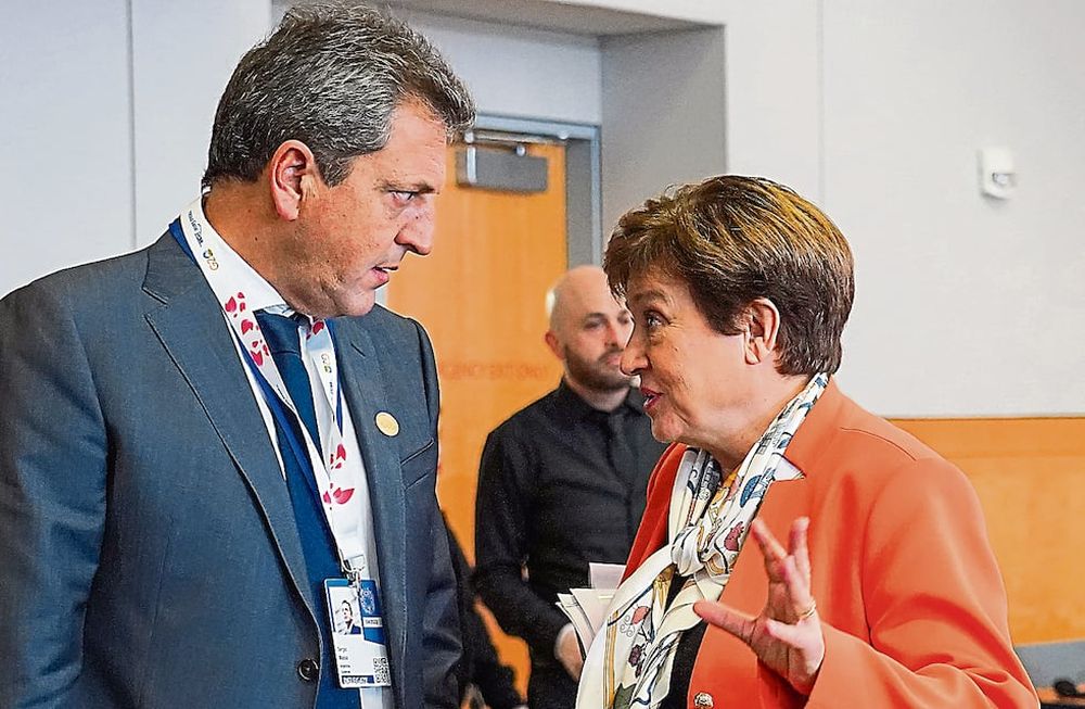 ¿De acuerdo? El ministro Sergio Massa y la titular del FMI, Kristalina Georgieva, la semana pasada acordaron nuevas metas hasta el final del gobierno de Alberto Fernández.