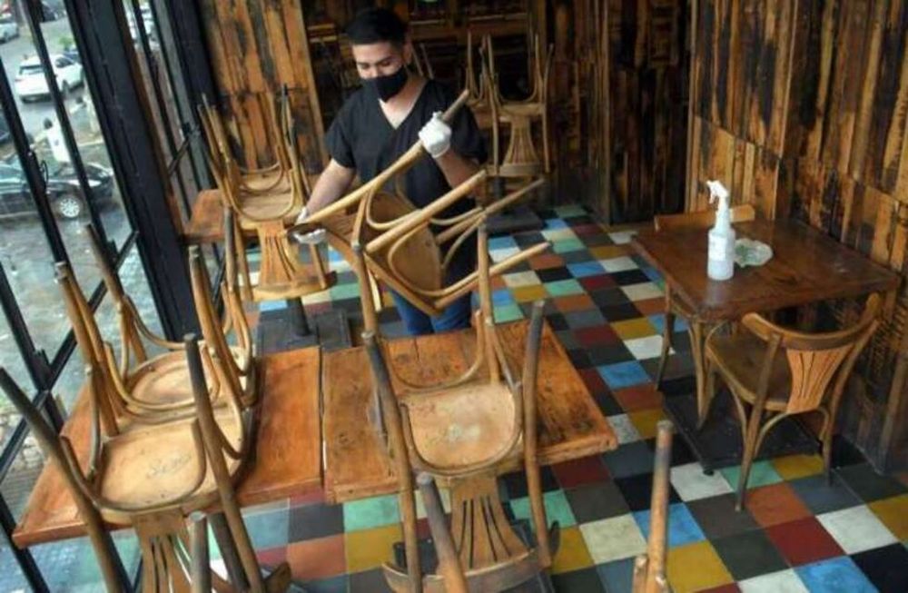 Ya no será necesario rellenar declaración jurada de salud en los lugares habilitados como los restaurantes. Orlando Pelichotti / Los Andes