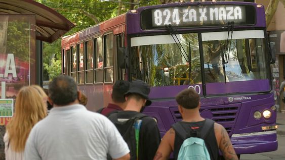Demanda histórica de transporte público en el Gran Mendoza: se sacan 190.000 pasajes más por día que hace 5 años Foto: Orlando Pelichotti.