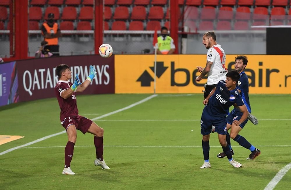 Telam, Buenos Aires, 10 de diciembre de 2020: Bruno Zuculini (5)  convierte el segundo gol de River Plate que enfrenta a  Nacional de Montevideo, en cancha de Independiente, en el partido de ida de los cuartos de final de la Copa Libertadores. Foto: Maximiliano Luna/Pool ARGRA/cf/Telam
