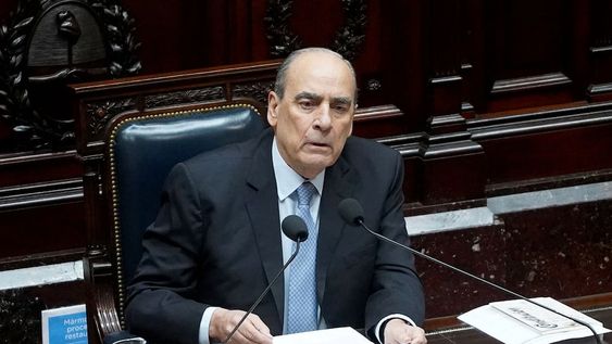 El jefe de gabinete Guillermo Francos expone sobre el Informe de Gestión en Diputados. (Gentileza Clarín)