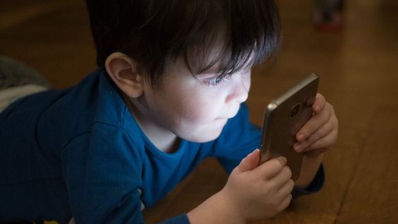 Especialista advierte sobre deterioro cognitivo asociado a videos falsos&nbsp; con inteligencia artificial