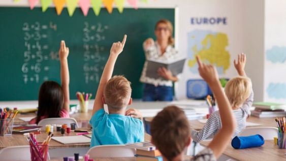 Qué preguntas vinculadas con decisiones familiares hay que responder para poder inscribirse para el voucher educativo.