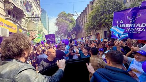 El presidente Javier Milei continúa con su agenda y este sábado se presentó en Santiago del Estero y va rumbo a Tucumán. 