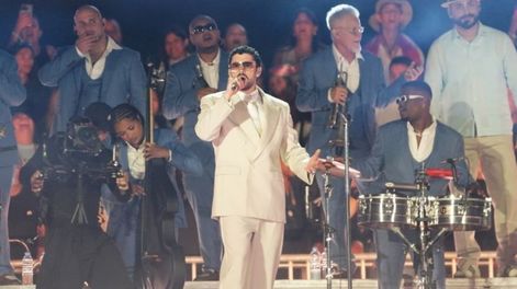Bad Bunny debutó en el estado River con una audiencia de más de 70 mil personas.