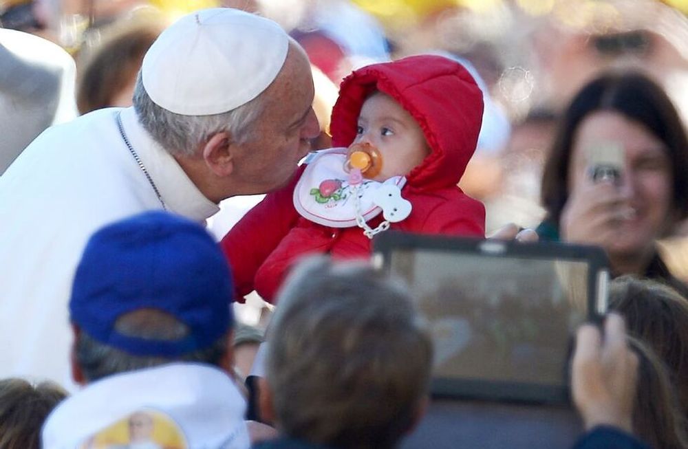 El papa Francisco pidó rezar por una niña italiana con una grave enfermedad