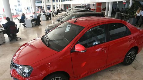 Si se relaciona el costo del modelo más accesible con el salario mínimo vigente, se necesitan alrededor de 80 sueldos para cubrir el valor total del vehículo. - Foto: Jose Gutierrez/ Los Andes