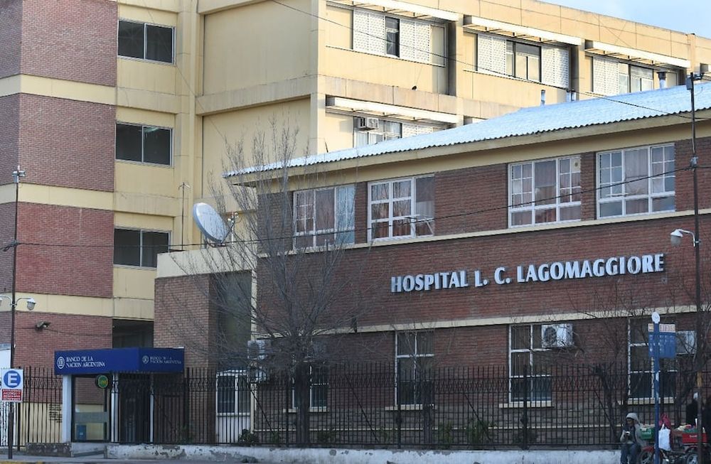 El joven herido quedó internado en el Lagomaggiore.