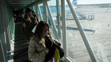 Los Andes | Los mendocinos que viajaron en avión gastaron más que los turistas que llegaron por esa misma vía a la provincia. Foto: Ignacio Blanco / Los Andes