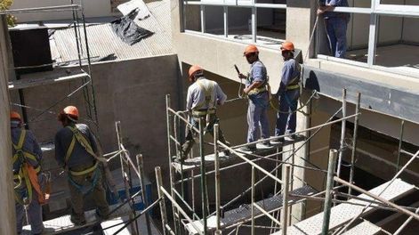 La Cámara de la Construcción advirtió que se puede paralizar la obra pública por la insuficiencia y demora en los pagos del Gobierno Nacional