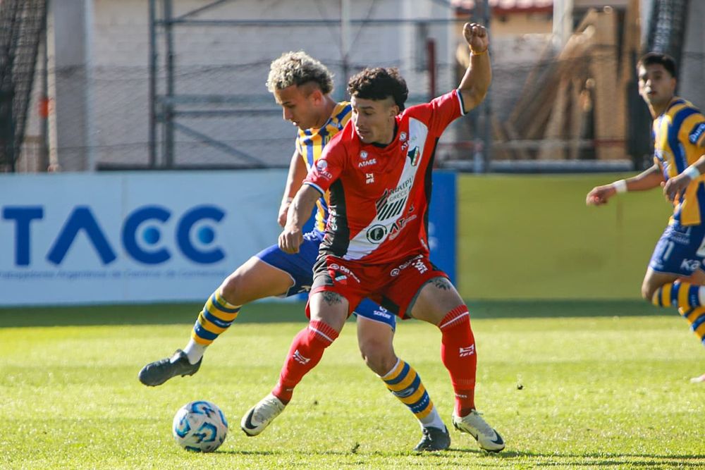 Maipú es prolijo en la circulación del balón pero no consigue romper la defensa visitante.&nbsp;