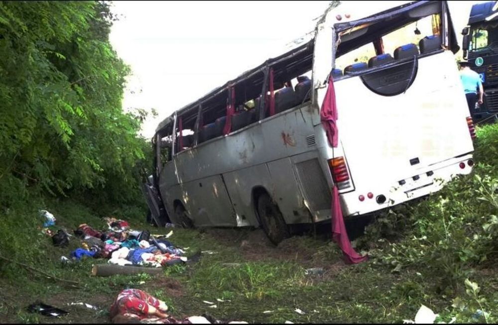Al menos 16 muertos en un accidente de un colectivo turístico en India