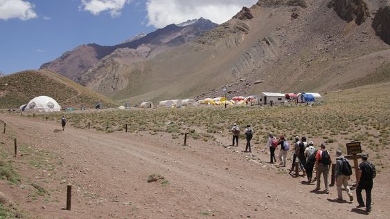 Comenzó la temporada en Aconcagua para hacer trekking. Por el momento continúan la prohibición para realizar ascensos y otras actividades de riesgo / Archivo Los Andes