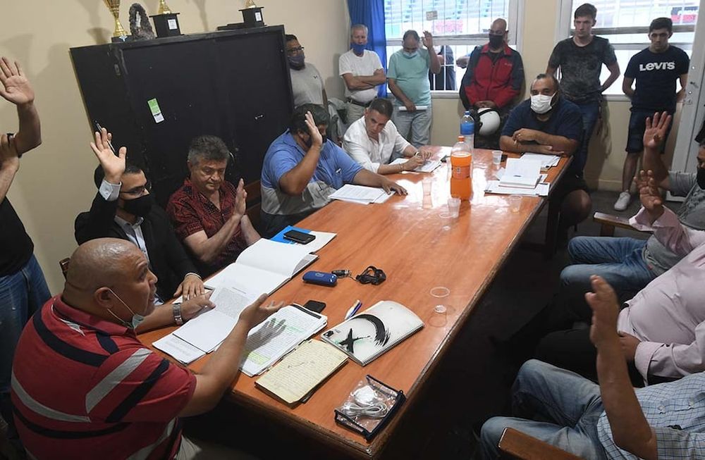 En las instalaciones del Club Argentino, se realizó una reunión que fue el principio para terminar de normalizar los destinos de la Federación Mendocina de Box. Foto: José Gutiérrez / Los Andes