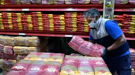 Los Andes | El Gobierno nacional oficializó este miércoles el congelamiento de precios de 1.432 productos de consumo masivo hasta el 7 de enero. Foto: Orlando Pelichotti