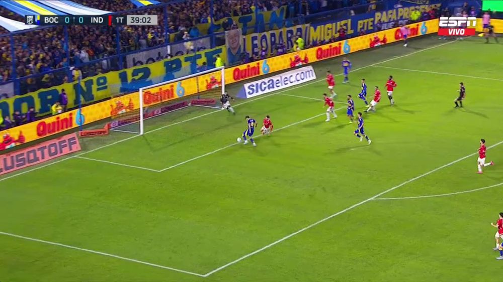 Chilijczyk Palacios pod koniec pierwszej połowy stracił rzadką bramkę. Boca mogła rozpocząć przerwę z przewagą.