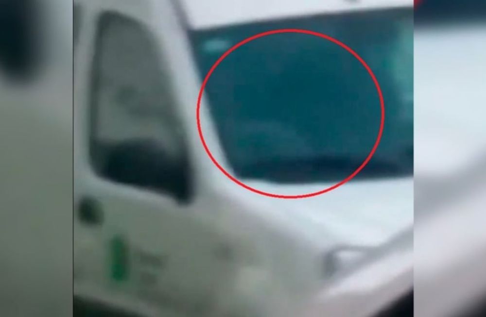 Filmaron a una pareja teniendo relaciones en una camioneta del Ministerio de Trabajo y a plena luz del día