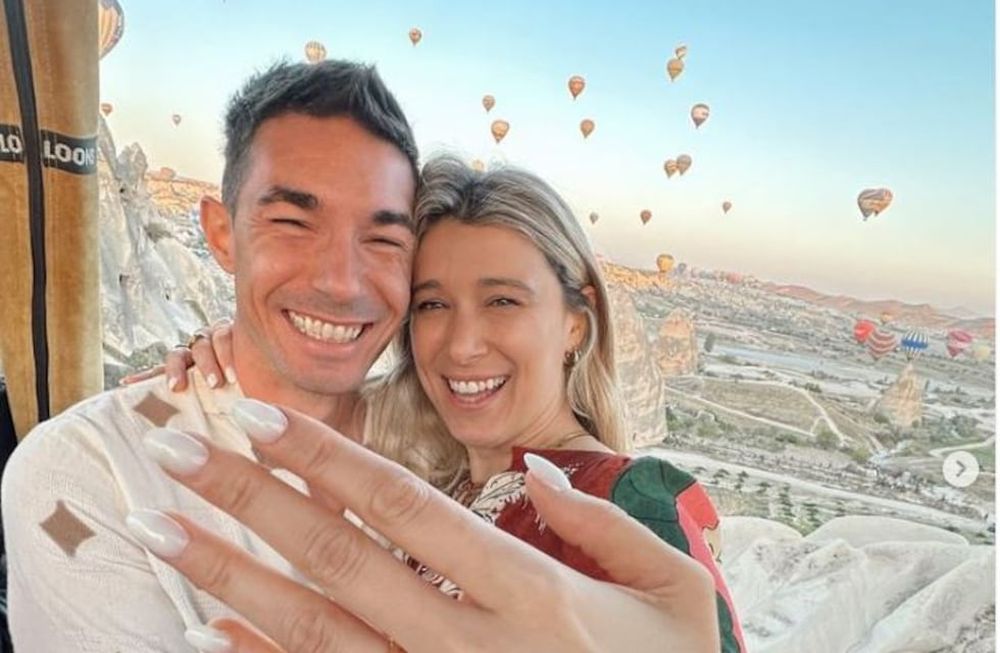 El mendocino se comprometió en Turquía con su novia, Mariana Rojas.