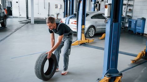 Ni 2.000 ni 5.000 km: cada cuántos kilómetros se recomienda rotar los neumáticos del auto
