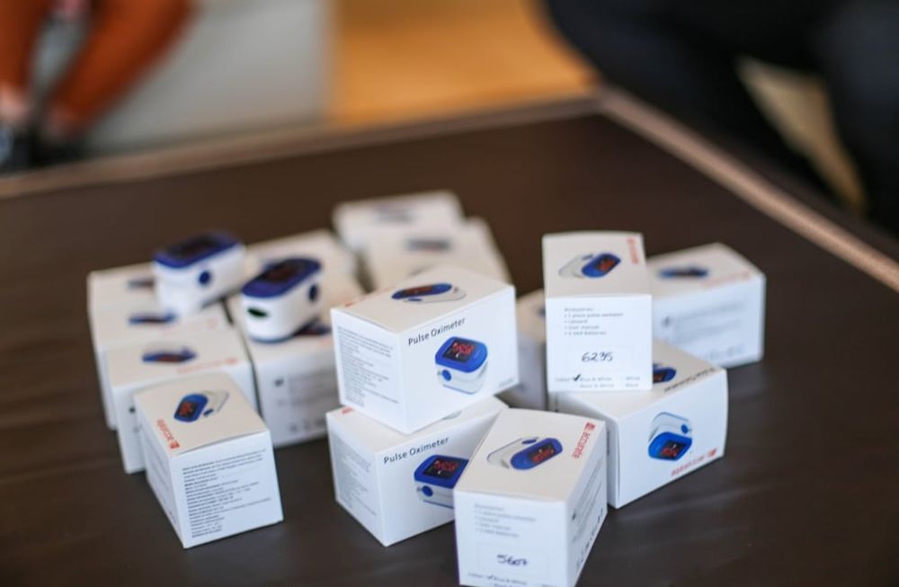 Colegio Rainbow donó oxímetros a todos los municipios de Mendoza