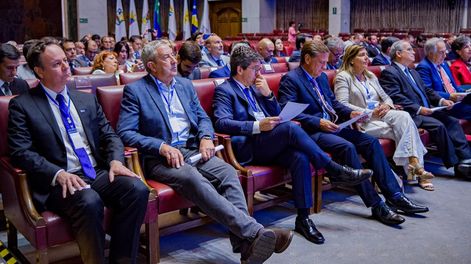 Los Andes | El diputado nacional Julio Cobos, el presidente de la Cámara Baja de Mendoza, Andrés Lombardi; y los senadores nacionales Rodolfo Suárez y Mariana Juri. Foto: Gentileza UCVP