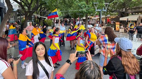 Manifestación de ciudadanos venezolanos en Mendoza. Los Andes