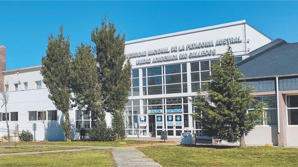 Un empleado de la Universidad de la Patagonia apuñaló a un estudiante dentro del campus.