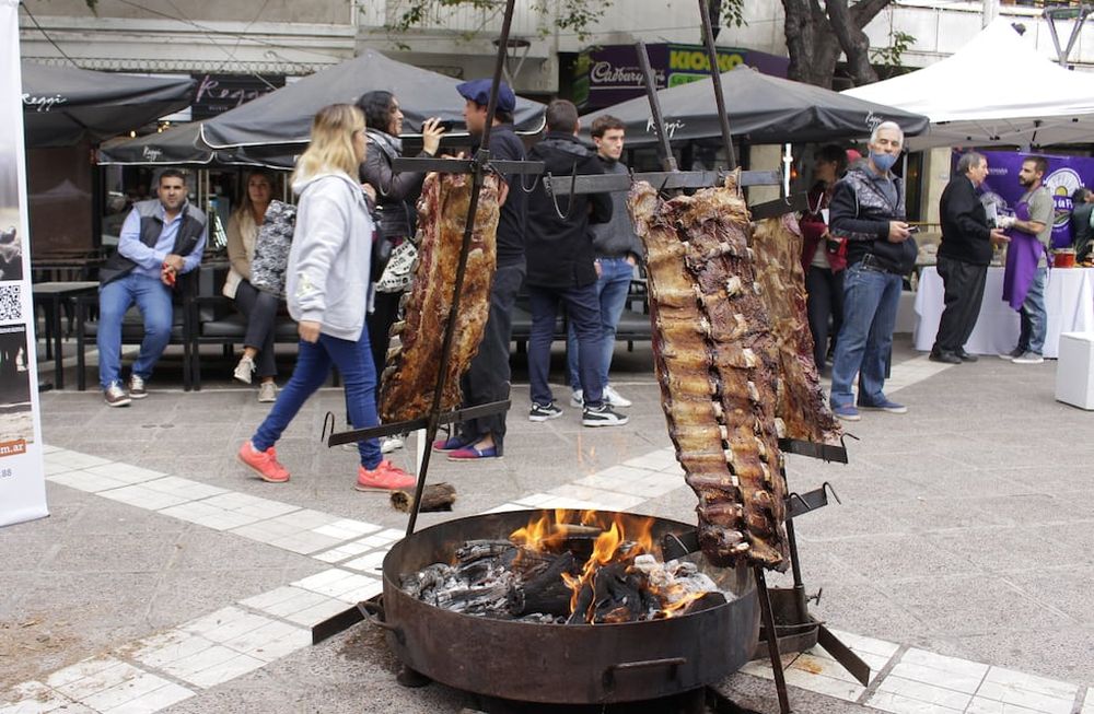 Presentaron la Fiesta Nacional de la Ganadería en la Peatonal. En conferencia de prensa anunciaron el plan para el crecimiento del sector.