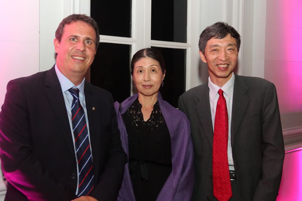 Desde las terrazas del Park Hyatt, Diego Cánepa, embajador de Uruguay,  Hoshino Yoshitaka y su comitiva, siguieron de cerca el paso de los carros vendimiales.