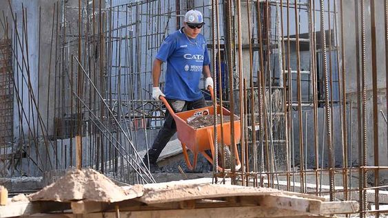 La construcción tuvo un crecimiento del 15% en 2021, se despacharon 621.327 toneladas de cemento en Mendoza,  82.501 toneladas más que en 2020. Foto: José Gutierrez / Los Andes