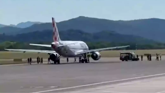 Joven succionado por avión español