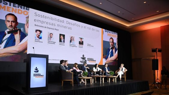 Representantes de importantes empresas mineras y consultores analizaron distintos aspectos de la sostenibilidad, tanto ambiental, como económica y social, en la Cumbre de Minería Sostenible. Foto: Los Andes