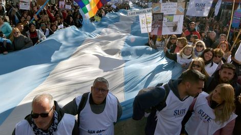 Los Andes | El Gobierno inicia la segunda ronda de paritarias y el SUTE pide llegar al 98% de aumento para este 2022Foto: Orlando Pelichotti/ Los Andes