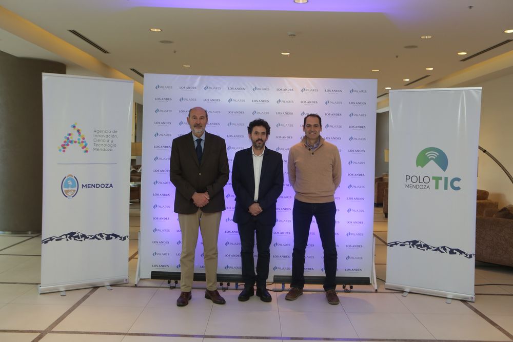 Andesmar Grubundan Rodolfo Vargas Arizu, Pablo Dellazoppa ve Mauricio Badaloni.