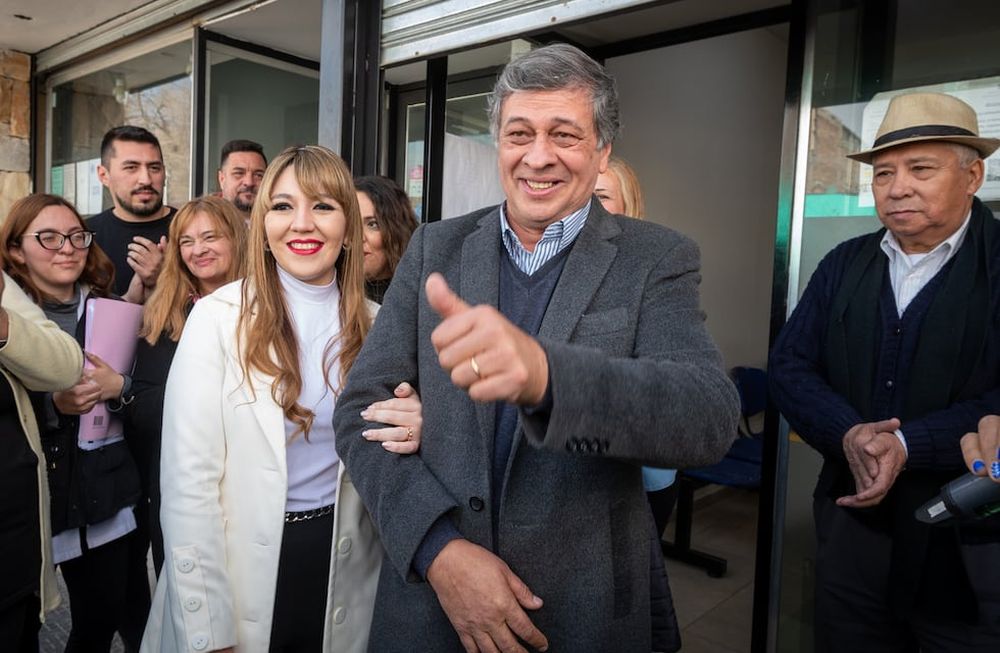 Daniel Orozco y Janina Ortiz se casaron en un Registro Civil de Las Heras. A la vuelta podría ser citados por la Justicia para declarar en la causa de las cooperativas. Foto: Ignacio Blanco / Los Andes