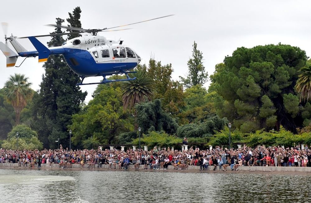 Más de 50 mil personas disfrutaron el festival aéreo, acuático y deportivo en el Lago del Parque. / CMR