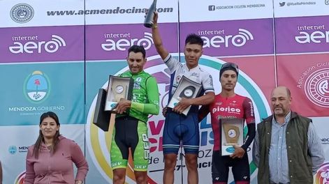 Rodríguez, Dotti y Castiblanco, en el podio. / Jorge Márquez