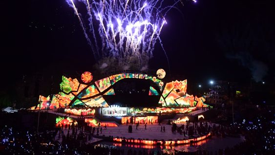 Con el tradicional show de fuegos artificiales concluyó el espectáculo de Vendimia 90 Cosechas de una misma cepa