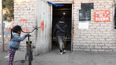 Creció la actividad de merenderos y comedores en barrios populares debido al aumento de la pobreza. Foto: José Gutiérrez / Los Andes.