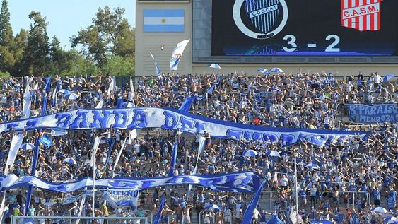 Un hincha de Godoy Cruz dio la nota en el partido ante San Martín de Tucumán