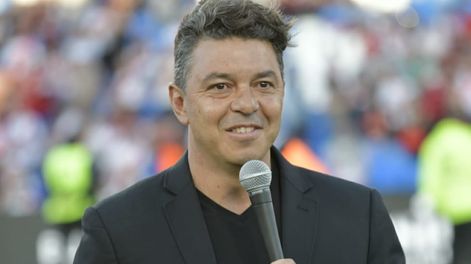 Mendoza le dio a Gallardo la despedida definitiva de River. / Orlando Pelichotti